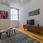 Flat By Pink St Appartement