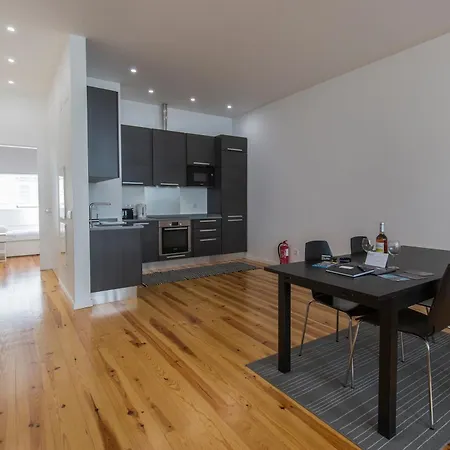 100 A - Flat By Pink St. * Lissabon