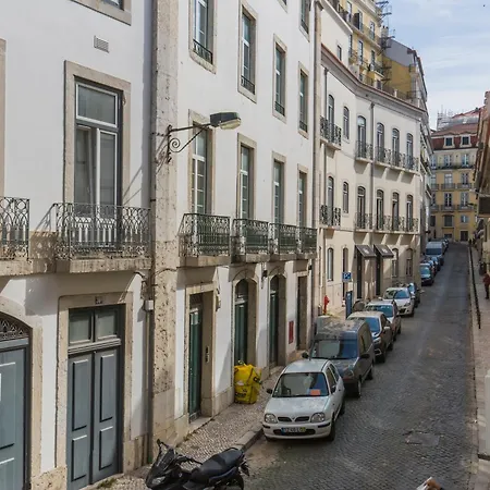 100 A - Flat By Pink St. * Lissabon