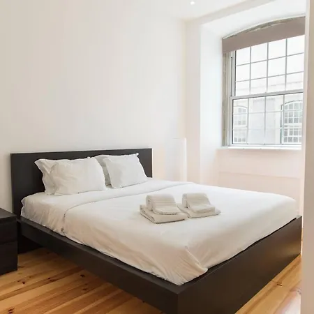 Flat By Pink St * リスボン